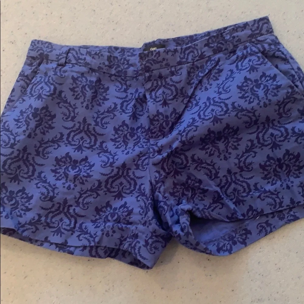 Gap short shorts size 0 blue pattern‎